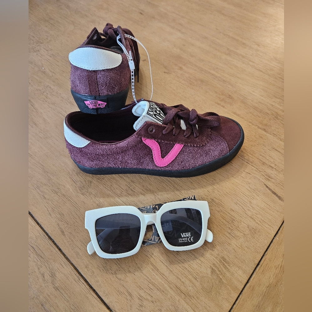 Vans Sport Low Sneakers & Sunnies